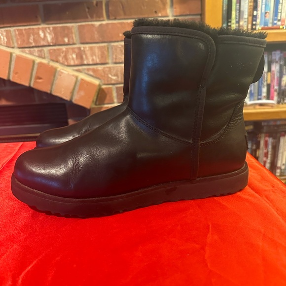 WOW POSHMARK - Authentic UGG Leather Boots - Picture 2 of 16